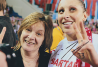 Natália Hejková with "her" player, Dianoa Taurasi, in the Spartak Moscow jersey