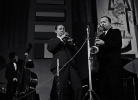 HQ quintet at the legendary, first year of the International Jazz Festival in Prague, 1964. From left Jan Arnet, Laco Déczi and Jan Konopásek (1964)