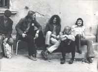 The vintage in 1975 (B. Kraus second from left side).
