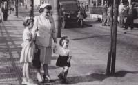 With her mom at the Výtoň embankment, Praha, 1957