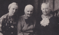 Great-grandmother Vojnič and two great-aunts, Anna and Vitalija