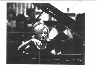Elena Letňanová during a concert in the American city of Dayton (1989)