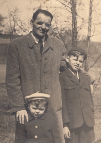 Jaroslav Kubínek with his brother and father in spring 1949
