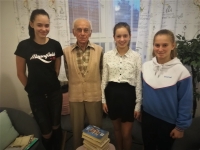 Josef Hora with the students of an elementary school Norská Kladno in 2019