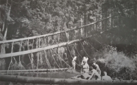 U řeky Lužnice s partou z Poldi Kladno, 1960