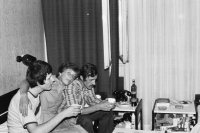 Čekání na azyl v Jugoslávii – bratr s rodiči (1982)