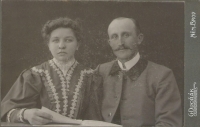Marie and Otto Hromádko, wedding photographs of Otakar Hromádko 's parents, Německý Brod 1906