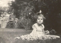Věra Waldesová, mother of Jiřina Nováková, in Dresden, 1916