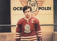 František Kaberle Senior as the captain of the Czechoslovakia junior champions in the 1969-1970 season