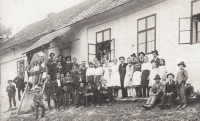 Hostinec v Troubkách; fotografie z období před válkou