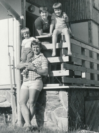 Vladimír Martinec s manželkou, dcerou a synem v roce 1980