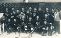 Hockey youth in Tesla Pardubice in 1966. Vladimír Martinec is second from the top on right