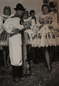 Jaroslava Jesenská in a folk costume, 1962
