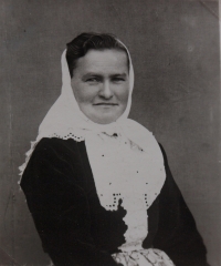 Her mother, Růžena Hanáková, a Orel member, her father had been killed in Italy 