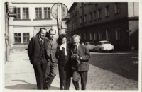 Jádro odbojové skupiny z Nové Bystřice (Jiřina Pešková uprostřed), počátek 50. let