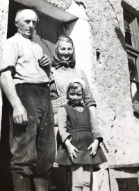 František and Aloisie Musils with grandaughter Dagmar Brtníková