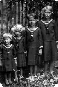 From the right Dana, Eva, Jaroslava and Hana Lipovská, Praha Michle, 1936