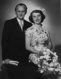 Eva a Jaroslav Šteklovi, novomanželé, Praha, 19. července 1952