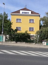 The witness' family lived on the ground floor of a villa in the Michelská street
