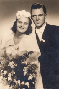 Věra Růžičková's wedding photo, November 1947 