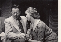 Marie Viková and Luděk Eliáš in the play Člověk hledá radost [Man seeks joy]. 1959