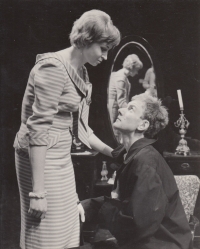 Marie Viková and František Husák in František Langer's play Periferie [Suburbs] performed in the Petr Bezruč Theatre. 1978