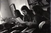 Ivan Pelíšek with friends in their flat in Hanspaulka, 1970s
