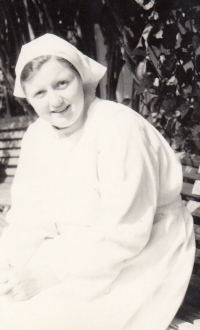 Sestra Jana během tajného členství v Kongregaci sester Nejsvětější svátosti (1974)