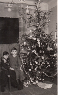 Christmas during the war in Sakařova street in Pardubice