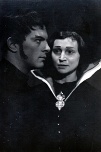 Marie Viková and Jan Kačer in Oliver Twist in the Petr Bezruč Theatre in Ostrava. 1960