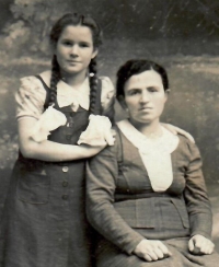 sister Helena with mother Slavěna - 1945