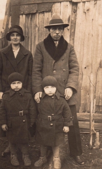 His paternal grandparents, Johann and Terezie Sassmann, with witnesses' father, František, and his brother, Jan 