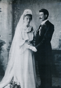 Svatební foto pamětníkova dědečka Františka Šimona a Anny Štěpánkové, 1904