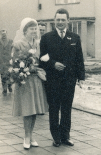 František Šimon and Emilie Kadavá, a wedding photo, Chleby, March 9, 1963