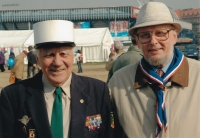 Stanislav Žalud a skaut Jar. Čermák zvaný De Gaulle, 1. května 1990 