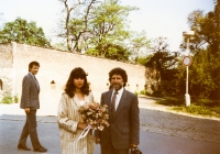 Wedding of Ivan M. Havel and Dagmar, their witness Martin Palouš is behind them, 1989