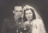 Svatba pamětníkova otce Josefa Olšaníka a maminky Marie, rozené Pilíkové, 1946