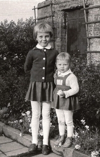 Dcery Jiřiny Masné, Jiřina a mladší Milena, 1962