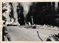 Silnice v Desné v Jizerských horách po výbuchu ruské cisterny 21. srpna 1968