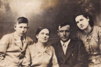 Evžen Švihlík (left) with his parents and his sister before the departure from Volhynia. 1946