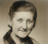 Věra Suchopárová's mother