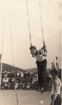 Oldřich Kothbauer exercised on gymnastics equipment at the top level as a member of Sokol