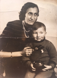 young Ľudovít with his aunt