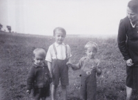 Narcis Tálský (vlevo) se svými bratry