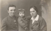 Viktor Švihlík with his wife, Naděždoa, and daughter, Libuše, in Volhynia. Circa 1931