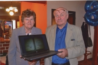 Zdeněk Brom s manželkou při oslavě 80 let