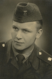 Zdenek Brom during compulsory military service in Terezin