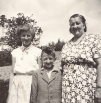 Hubert's sister, Božena, his younger brother, Zdeněk, and his mother, Božena