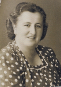 Věra Haniková (réeHarmová), Hubert Hanika's wife 