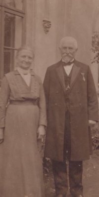 Her great-grandfather Josef Šára with his wife